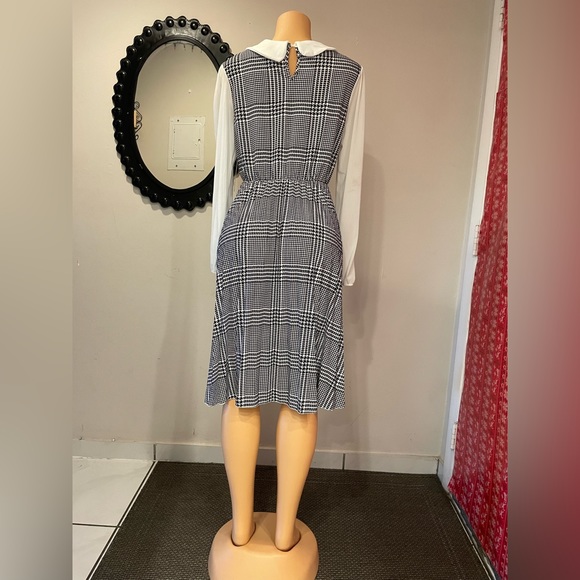 NWT CHECKERED LONG SLEEVE DRESS SIZE S.M - Picture 12 of 15